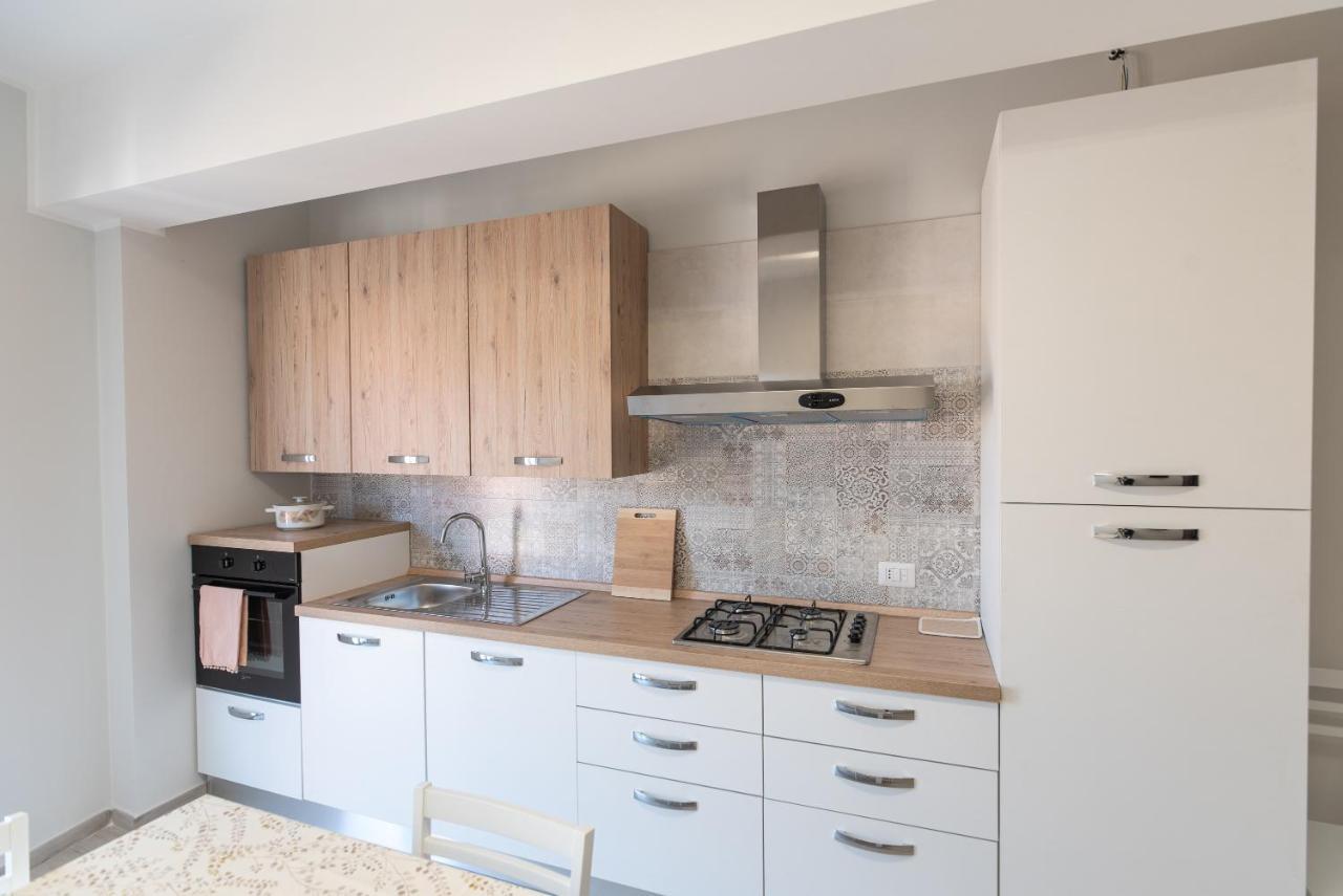 Appartamento Moderno In Centro Citta SantʼAgata di Militello Exterior foto
