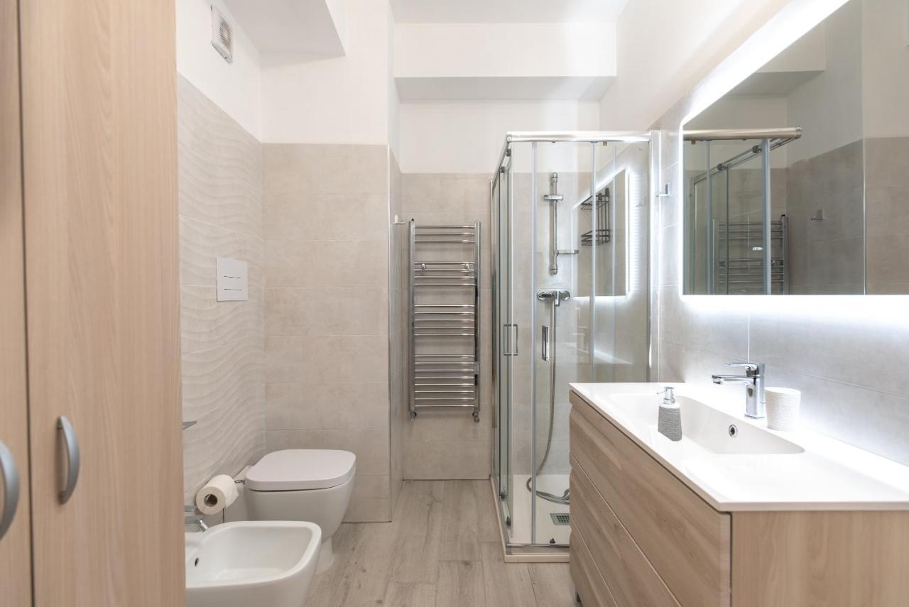 Appartamento Moderno In Centro Citta SantʼAgata di Militello Exterior foto