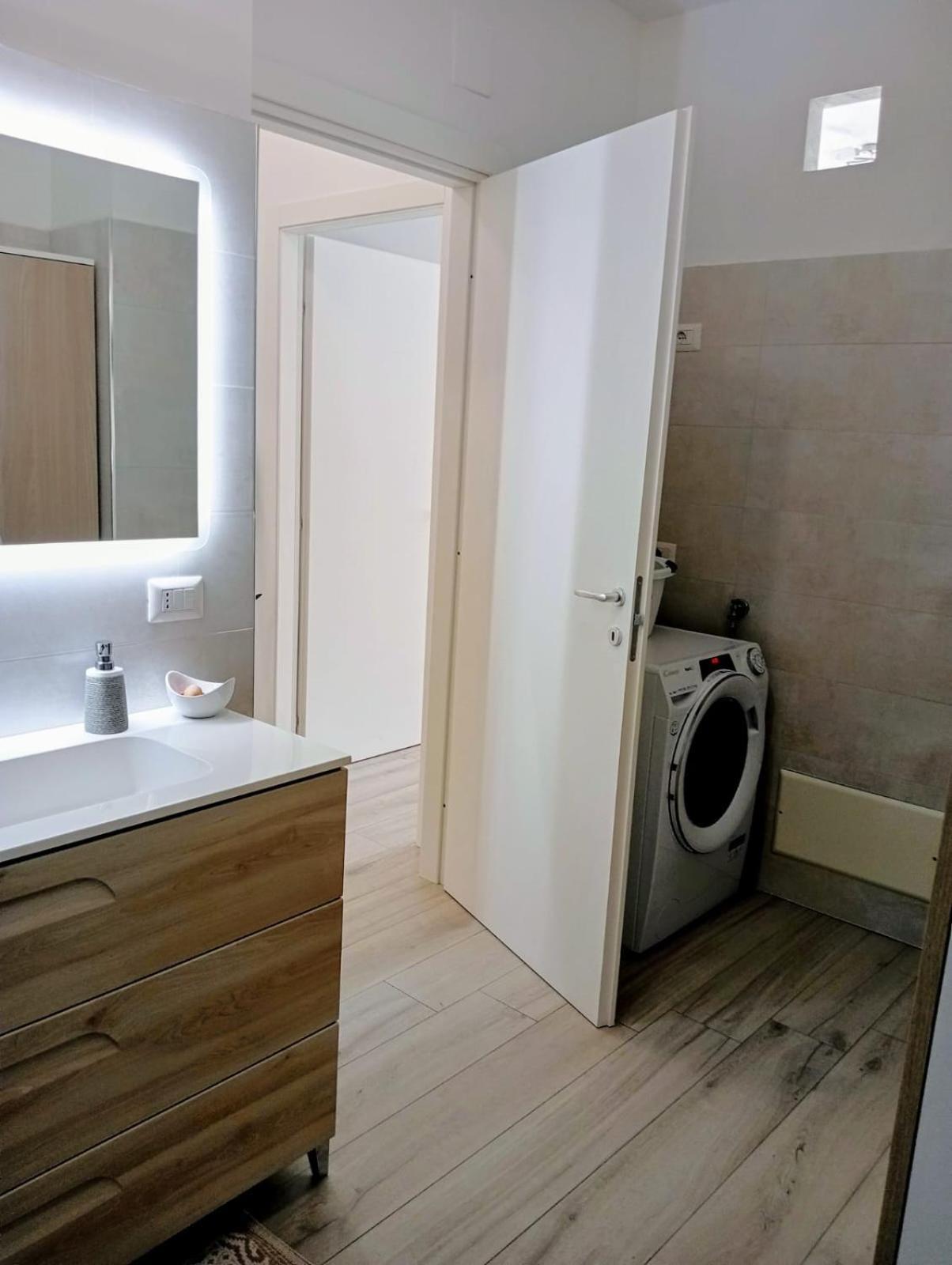 Appartamento Moderno In Centro Citta SantʼAgata di Militello Exterior foto